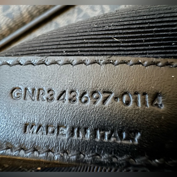 Saint Laurent Toile Monogram -Authenticity Card,Strap, Dustbag,lock/key included - Picture 3 of 16